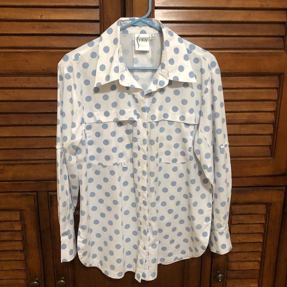 Finley Almost NEW! White with Light Blue Polka Dots Shirt - Size Medium 🩵